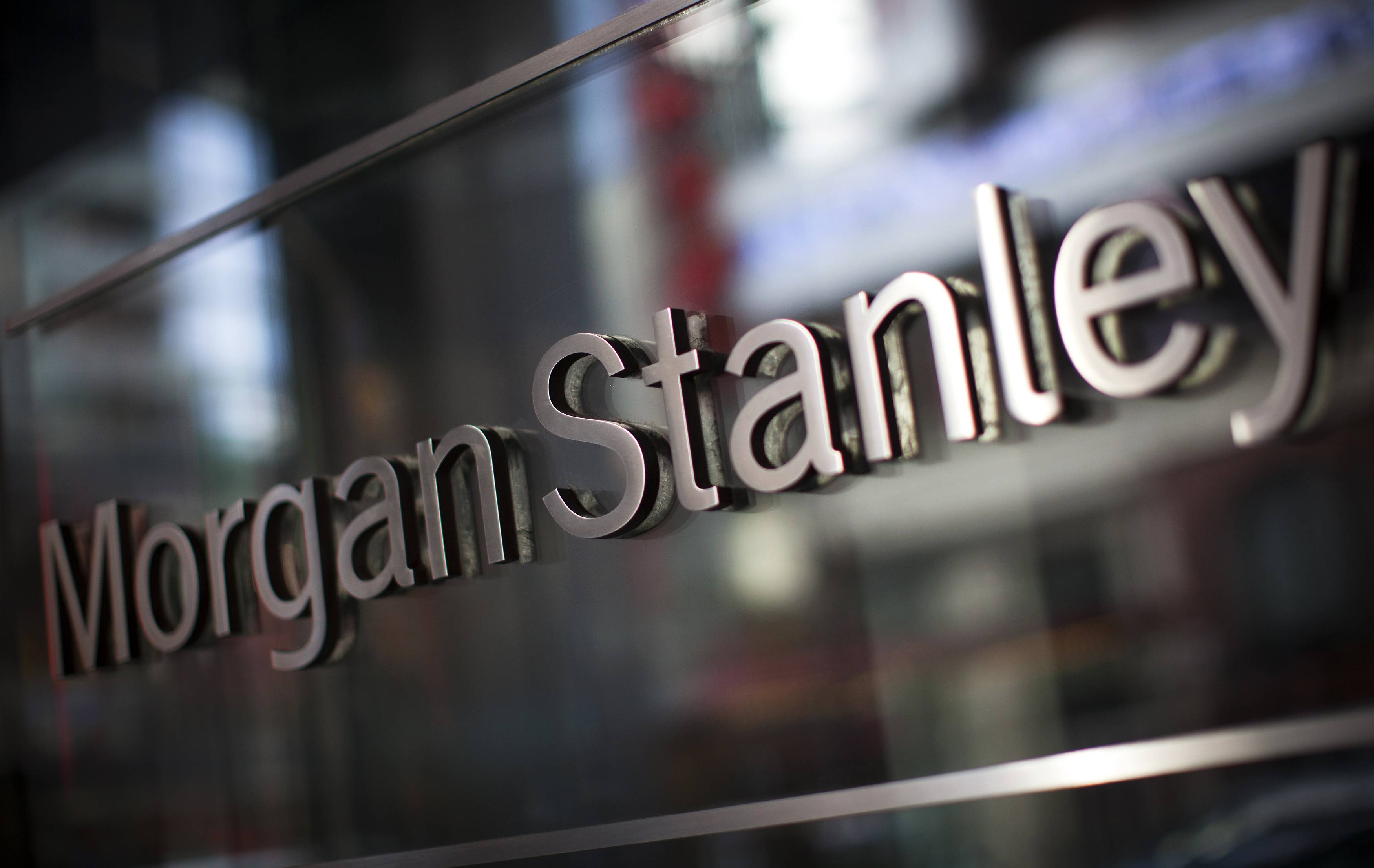 Morgan Stanley: Η Ελλάδα βλέπει «φως στο τούνελ» το 2017