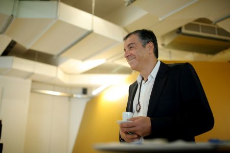 Συνάντηση Θεοδωράκη – Σουλτς την Πέμπτη