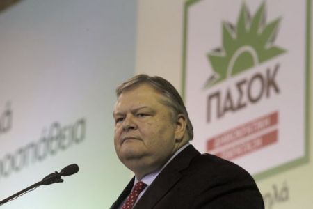 Βενιζέλος: Η κυβέρνηση δεν μπορεί να υλοποιήσει τις εξαγγελίες της