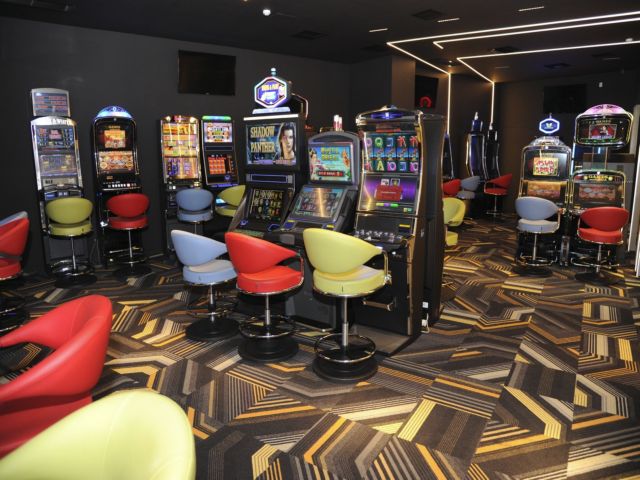 Φρενάρει τα «φρουτάκια» η απόσταση από τα σχολεία