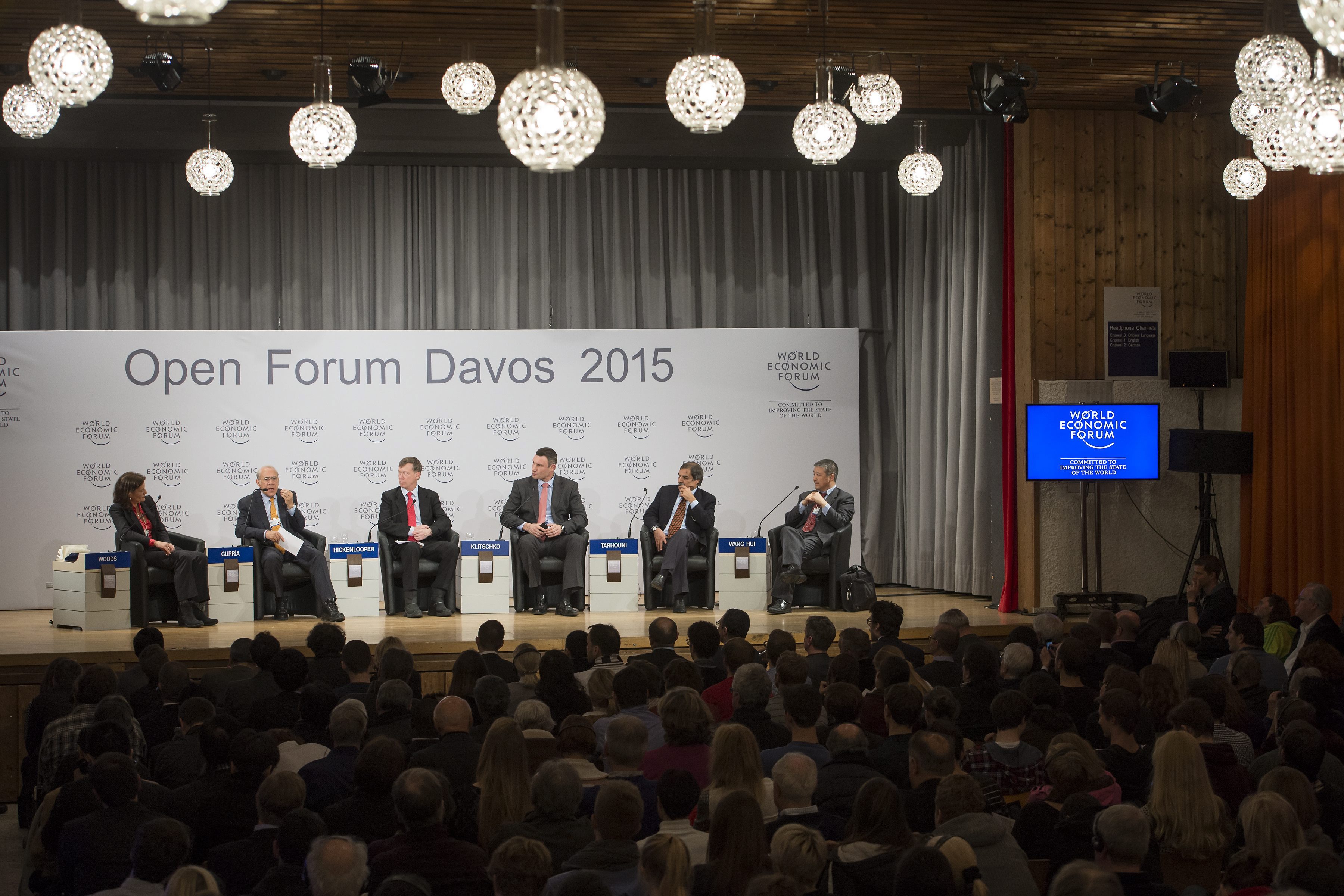 Αναψε η «μάχη» για το πετρέλαιο στο Νταβός – Νέα υποχώρηση της τιμής του