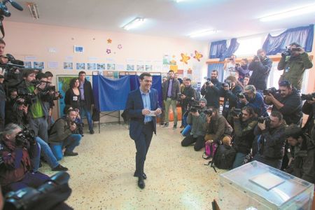 Η δημοκρατία μεταξύ αξιών και ιστορίας