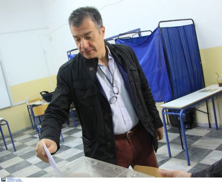 Στ. Θεοδωράκης: «Να ψηφίσουμε αυτούς που έχουν γνώση και θάρρος»