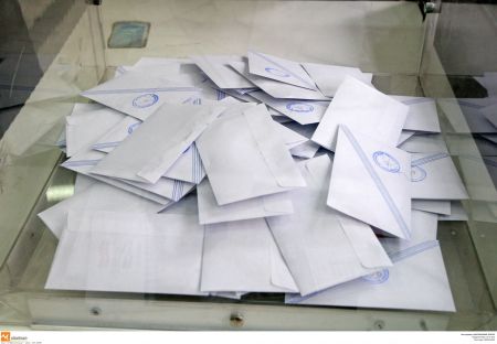 Νεαρός γρονθοκόπησε εκλογικό αντιπρόσωπο της ΧΑ