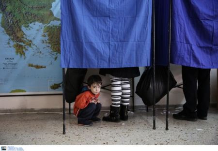 Διακομματική Επιτροπή: Συναίνεση για ντιμπέιτ μεταξύ των αρχηγών