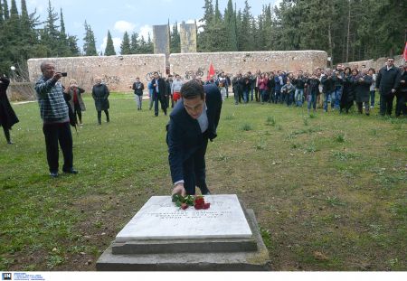 Στο μνημείο των εκτελεσθέντων στην Καισαριανή ο Τσίπρας