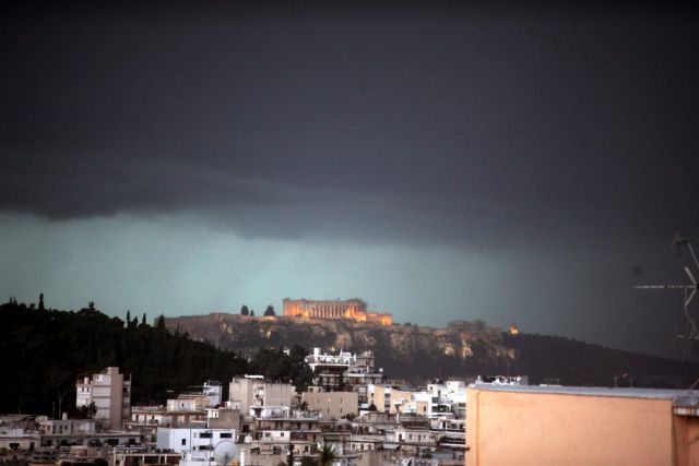Βροχές και καταιγίδες το Σάββατο λόγω «Φοίβου»