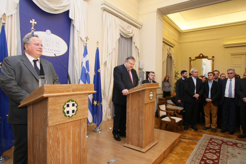 ΥΠΕΞ: Η πρώτη σύγκρουση στην τελετή παράδοσης – παραλαβής