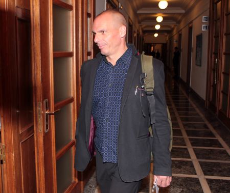 Ι. Βαρουφάκης στο CNN : Αμετάκλητα στην ευρωζώνη