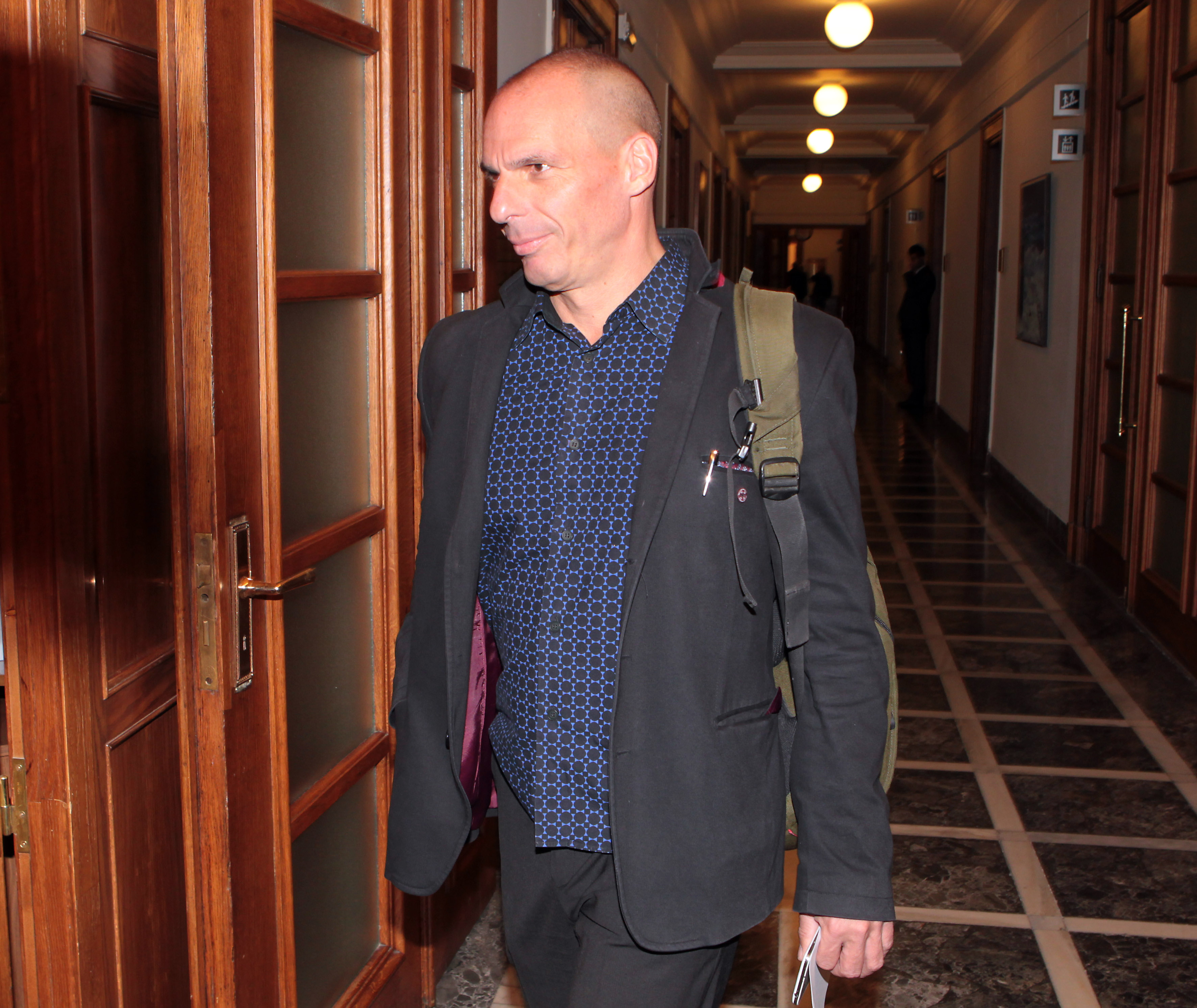 Ι. Βαρουφάκης στο CNN : Αμετάκλητα στην ευρωζώνη