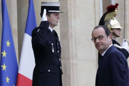 Επίσημη πρόσκληση του Ολάντ στον Τσίπρα να επισκεφθεί το Παρίσι