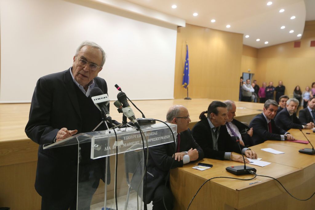 «Πραξικόπημα» καταγγέλλει το ΠαΣοΚ για τις τροπολογίες Μπαλτά