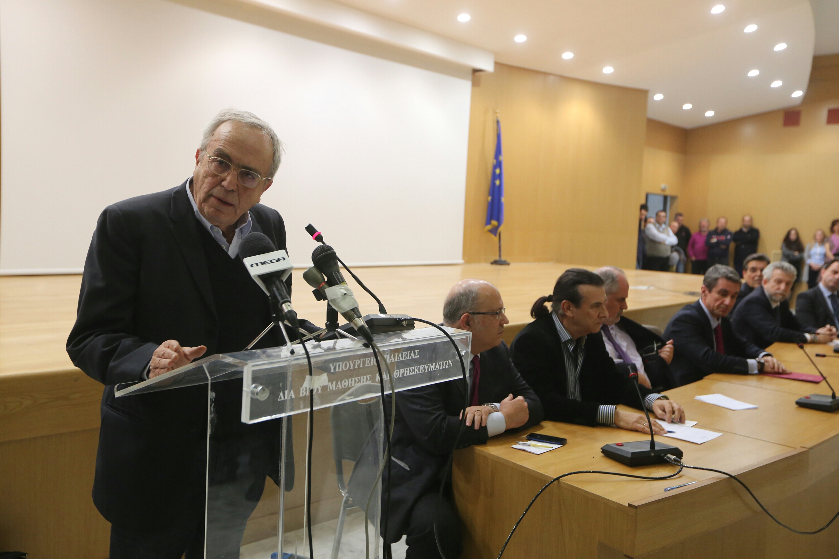 «Πραξικόπημα» καταγγέλλει το ΠαΣοΚ για τις τροπολογίες Μπαλτά