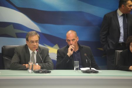 Βαρουφάκης: Είμαστε υπέρ του λιτού βίου, ανάπτυξη δεν σημαίνει να έχουμε πόρσε στους δρόμους