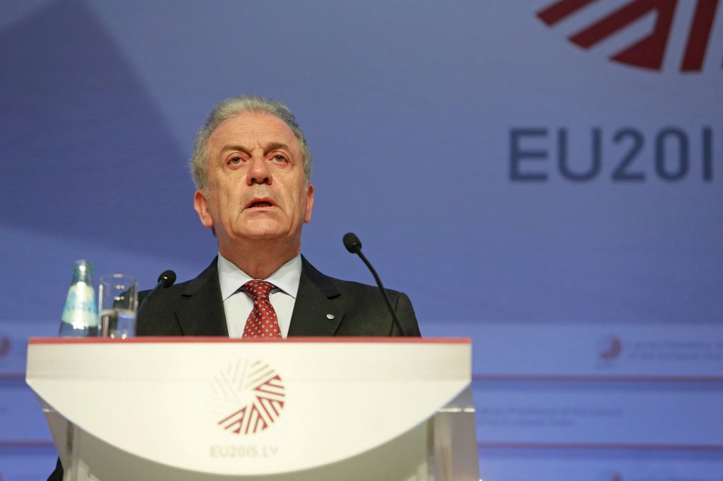 Βουλευτές του ΣΥΡΙΖΑ διαφωνούν με την υποψηφιότητα Αβραμόπουλου