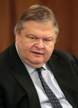 Ο Βενιζέλος φεύγει, οι δελφίνοι έρχονται