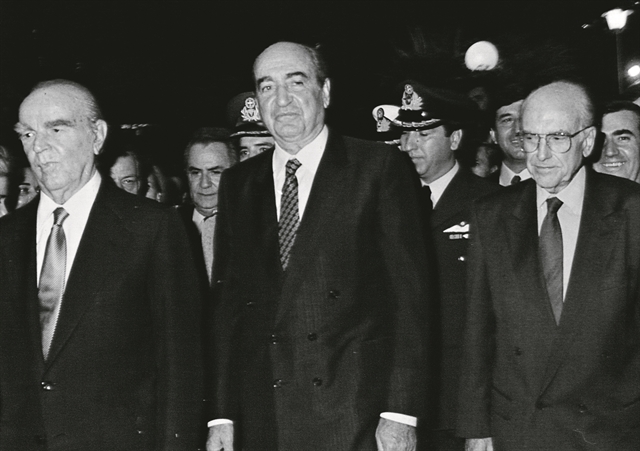 Το δουκάτο της Ελλάδος, το πολιτικό ολιγοπώλιο των οίκων και οι αρετές της συγκυβέρνησης