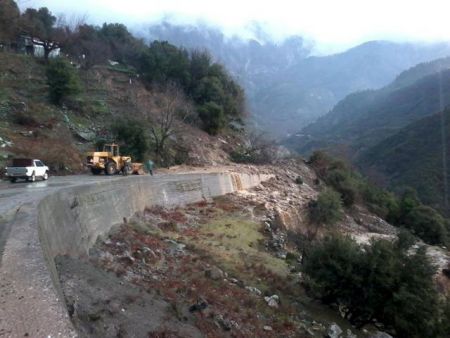Εκκενώνεται το Κρίκελλο Ευρυτανίας λόγω κατολισθήσεων