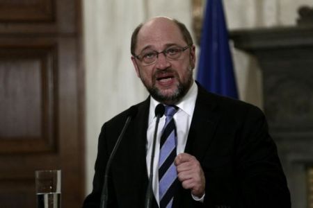 Σουλτς καλεί Τσίπρα να «αφοπλιστεί» λεκτικά απέναντι στην Μέρκελ