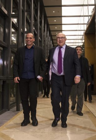 Σαπέν:Διασφάλιση χρηματοδότησης της Ελλάδας με τους κανόνες της ΕΕ