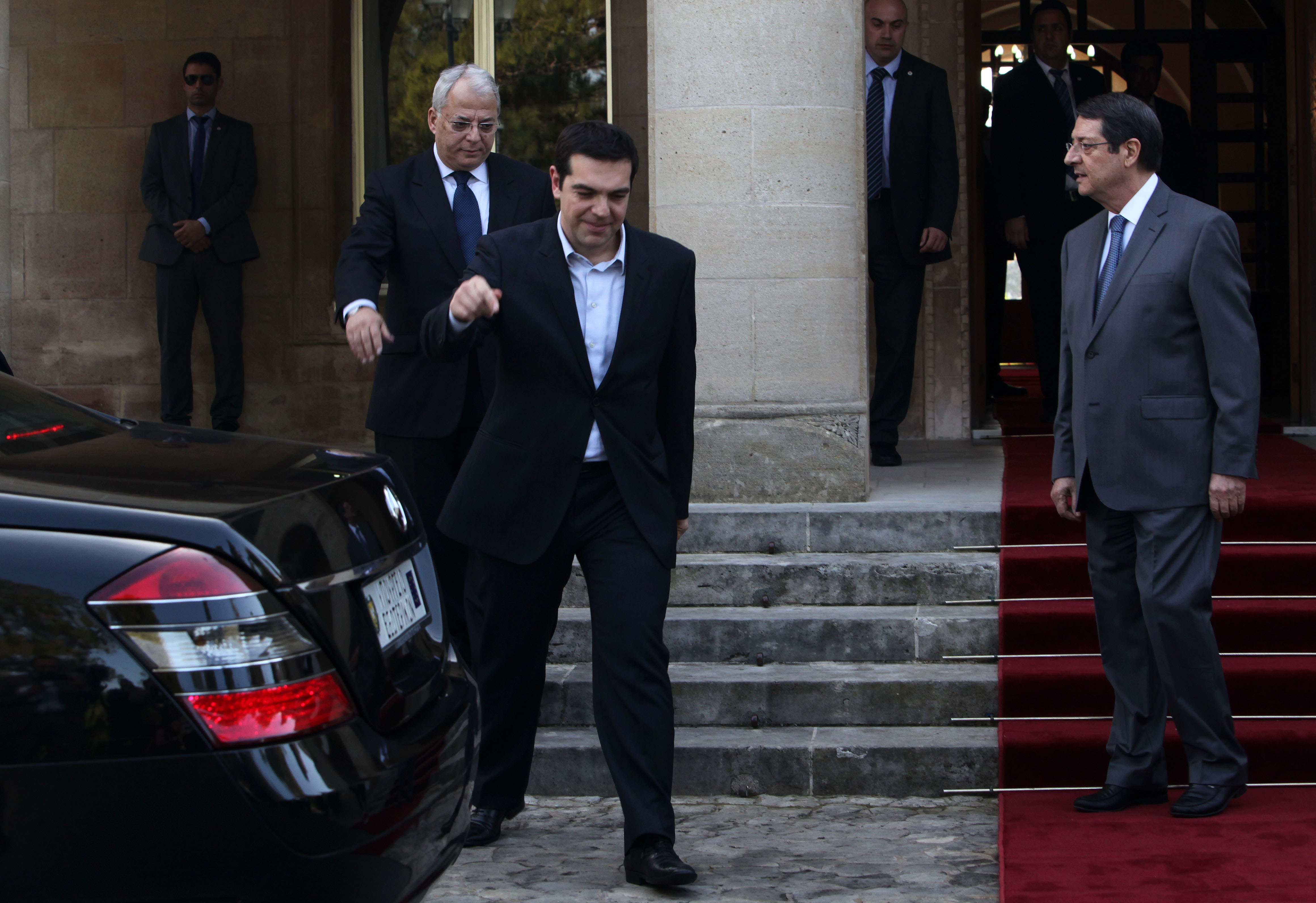 Αναστασιάδης καλεί Τσίπρα και Γιούνκερ