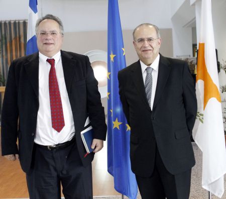 Κοτζιάς – Κασουλίδης: Να απομακρυνθούν τα τουρκικά στρατεύματα κατοχής