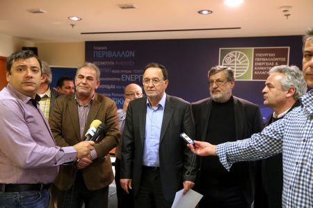 Διάλογο με τους εργαζόμενους της ΓΕΝΟΠ – ΔΕΗ άρχισε ο Λαφαζάνης