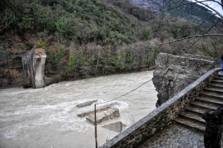 Ξεκινούν οι εργασίες αναστήλωσης του ιστορικού γεφυριού της Πλάκας