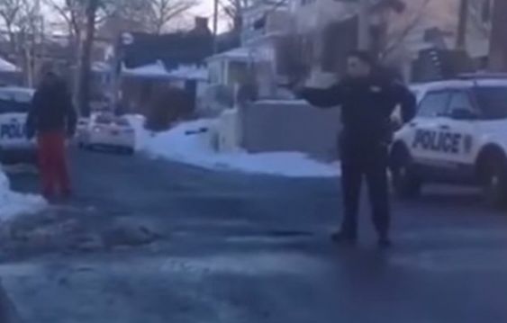Νέα Υόρκη: Αστυνομικός σημάδεψε εφήβους επειδή έπαιζαν χιονοπόλεμο