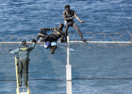 Frontex: Αυξάνεται δραματικά η ροή μεταναστών προς την ΕΕ