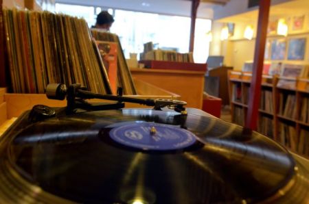 Το βινύλιο τραγουδάει ακόμα
