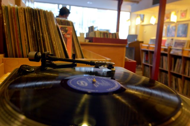 Το βινύλιο τραγουδάει ακόμα