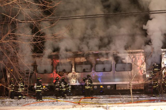 Νέα Υόρκη: Εξι νεκροί, 12 τραυματίες σε σύγκρουση τρένου με Ι.Χ.