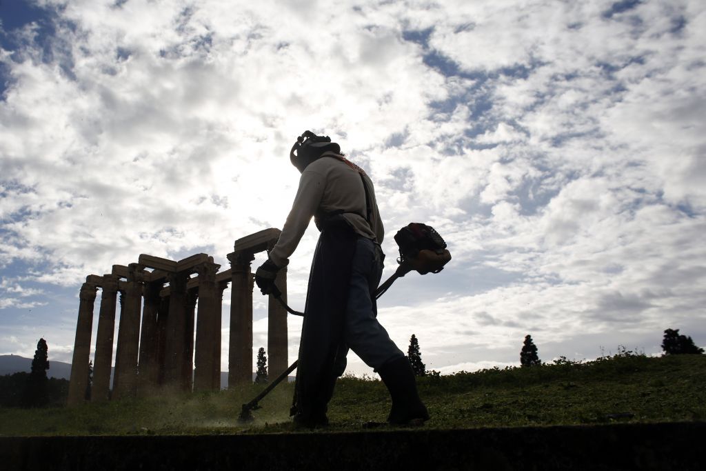 Bloomberg: Η ΕΕ να δώσει χρόνο στην Ελλάδα υπό προϋποθέσεις