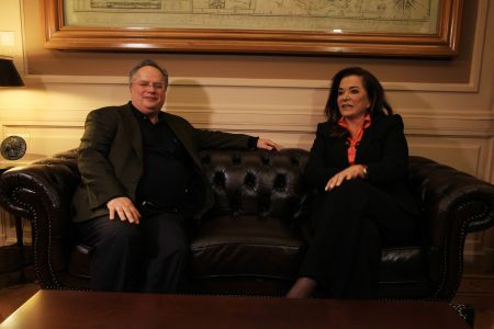 Μετωπική σύγκρουση Μπακογιάννη-Κοτζιά για τα πτυχία τους