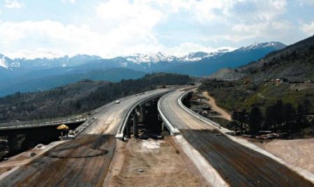 PwC: Στα €20 δισ. οι απαιτούμενες υποδομές για την Ελλάδα