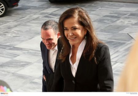 Dora Bakoyanni considers running for New Democracy presidency