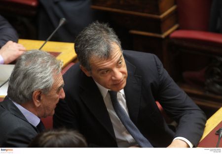 Θεοδωράκης: Εθνική συνεννόηση για τη μάχη στο Eurogroup