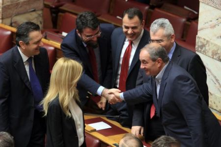 Υπόγειες διεργασίες για επιστροφή του «σωτήρα» Καραμανλή