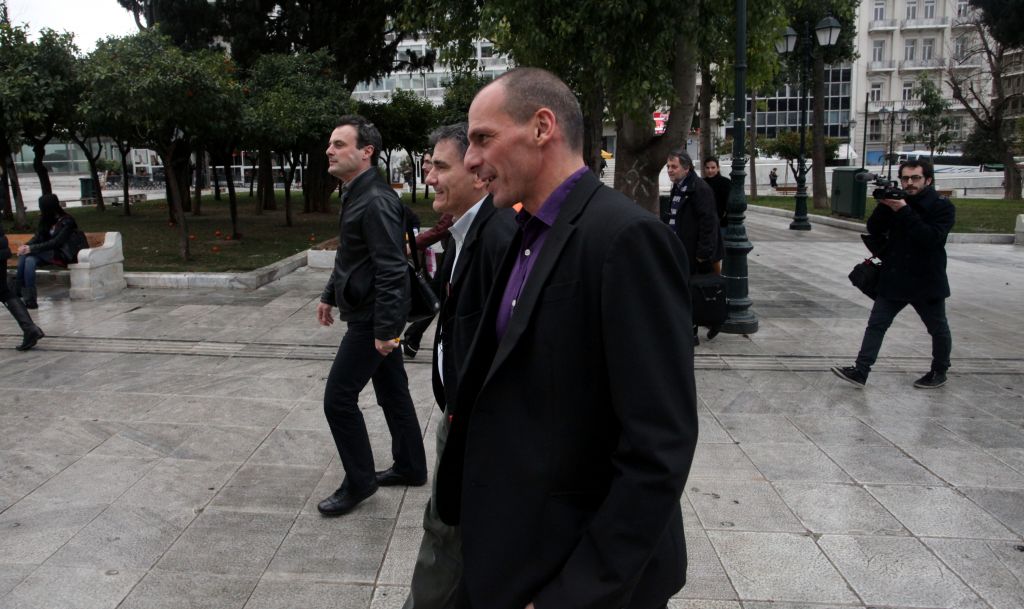 Δείπνο εργασίας Βαρουφάκη-Γκουρία την Τρίτη μετά τις 22.00