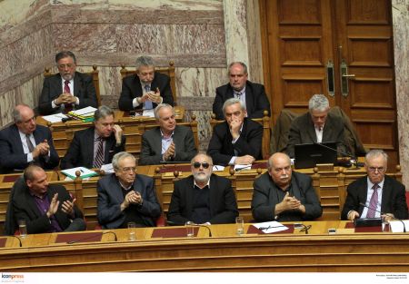 Βουλή – Τσίπρας: Ισορροπημένα τα πρώτα μέτρα