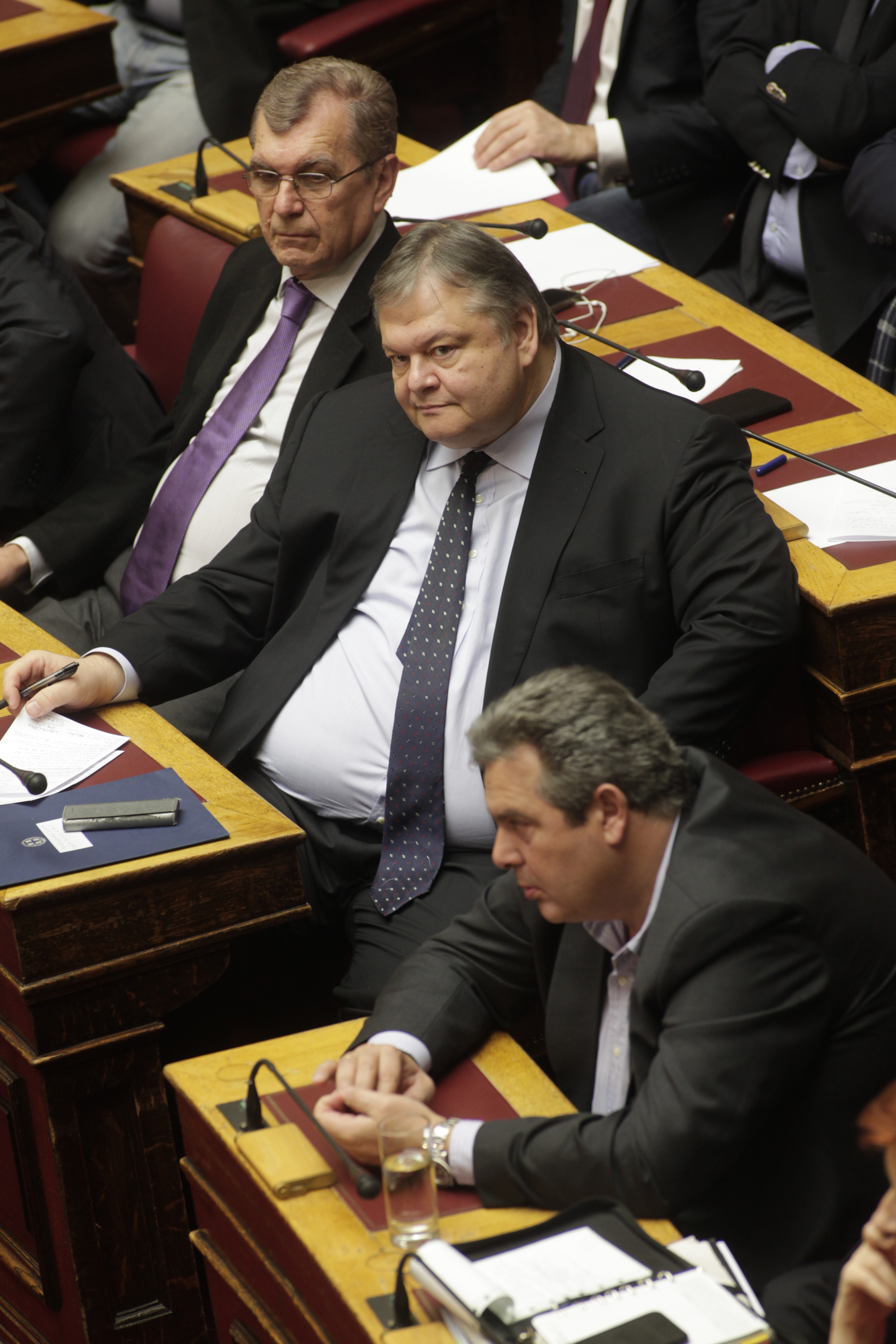 Μετωπική σύγκρουση Βενιζέλου – Καμμένου για υποβρύχια και PSI