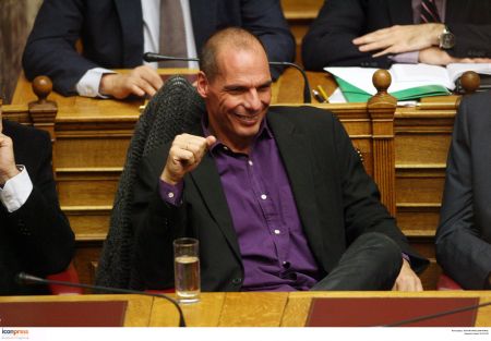 Βαρουφάκης: Πάω στο Eurogroup σεβόμενος τις δεσμεύσεις, αλλά όχι ως yesman