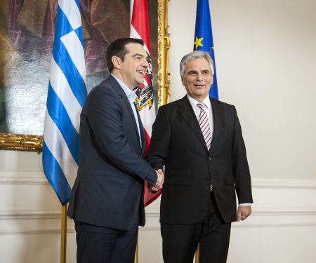 Καγκελάριος Αυστρίας: Θέλουμε την Ελλάδα στην ευρωζώνη