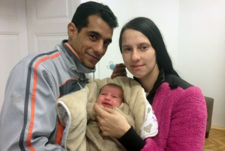 Ουγγαρία: Ρατσιστικό ξέσπασμα με αφορμή νεογέννητο αγοράκι