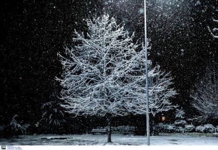 Τα πρώτα χιόνια σε περιοχές της βόρειας και κεντρικής Ελλάδας