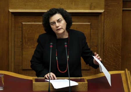Ν.Βαλαβάνη:  Αρση των περιορισμών για τις 100 δόσεις