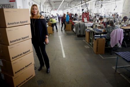 Πόλα Σνάιντερ: Μια γυναίκα προσπαθεί να «ξεπλύνει» την American Apparel