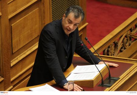 Ποτάμι για Τσίπρα: Η κοινωνία θέλει λύσεις, όχι μάχες με φαντάσματα