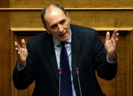 Σταθάκης: «Επεκτείνεται η λειτουργία των δομών αντιμετώπισης φτώχειας»